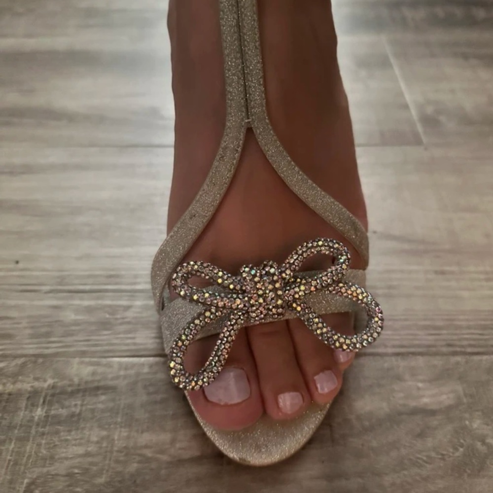 🪩 Embellished Shoe Clips 🪩 - Picture 7 of 7